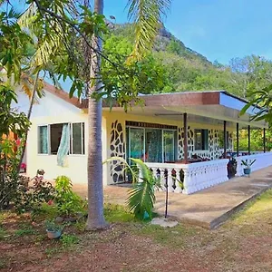 akivai-lodge-maison-de-vacance-ua-pou-marquises.frenchpolynesia-hotels.com/